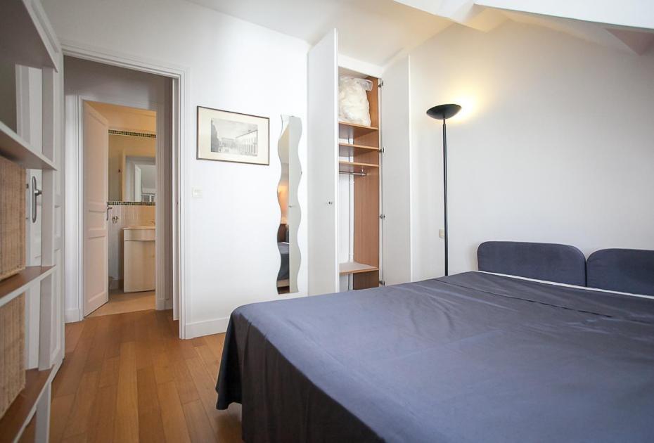 1 Bedroom In Marais Apartment