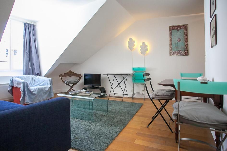 Apartment 1 Bedroom In Marais Paris
