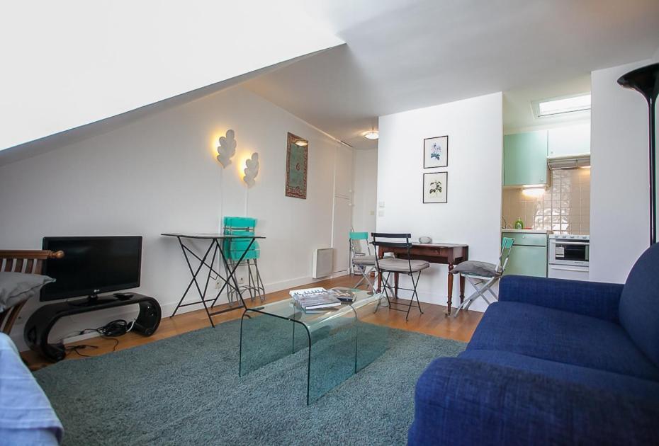 1 Bedroom In Marais Apartment